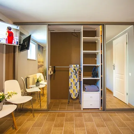 Miodowa Near By The - Orlowo Appartement *