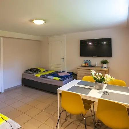 Miodowa Near By The - Orlowo Appartement