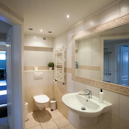 Miodowa Near By The - Orlowo Appartement