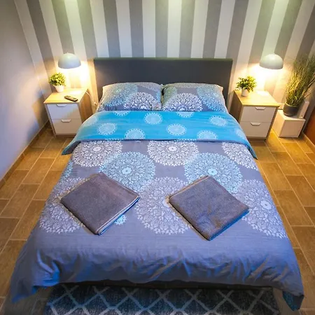 Miodowa Near By The - Orlowo Appartement