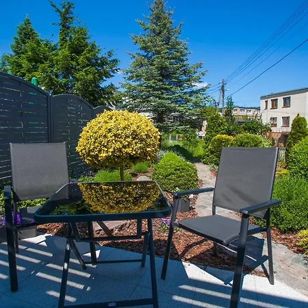 Miodowa Near By The - Orlowo Appartement