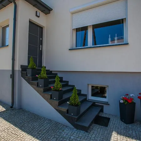 Miodowa Near By The - Orlowo Appartement