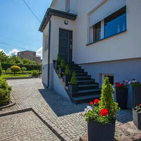 Miodowa Near By The - Orlowo Appartement