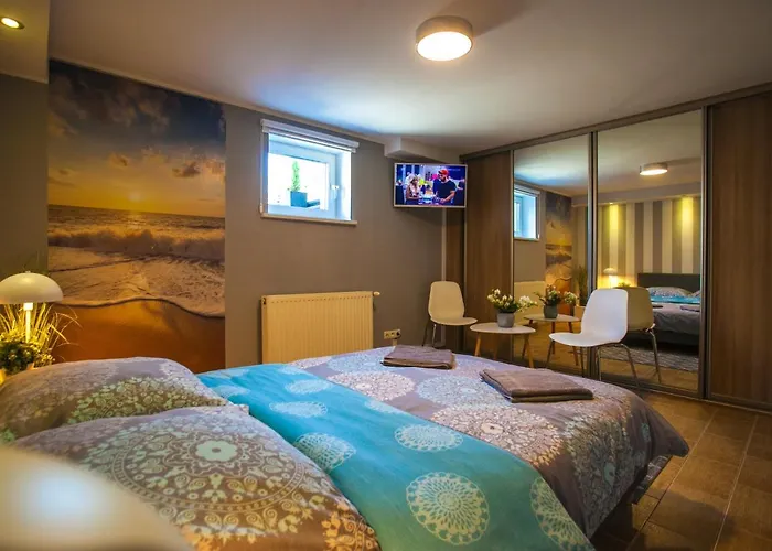 Miodowa Near By The - Orlowo Apartman *