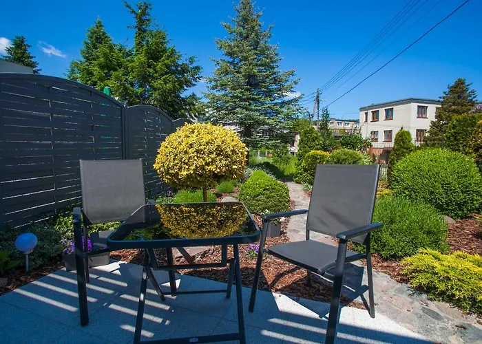 Miodowa Near By The - Orlowo Apartman