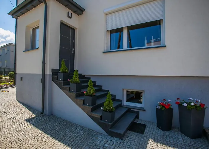 Miodowa Near By The - Orlowo Apartman